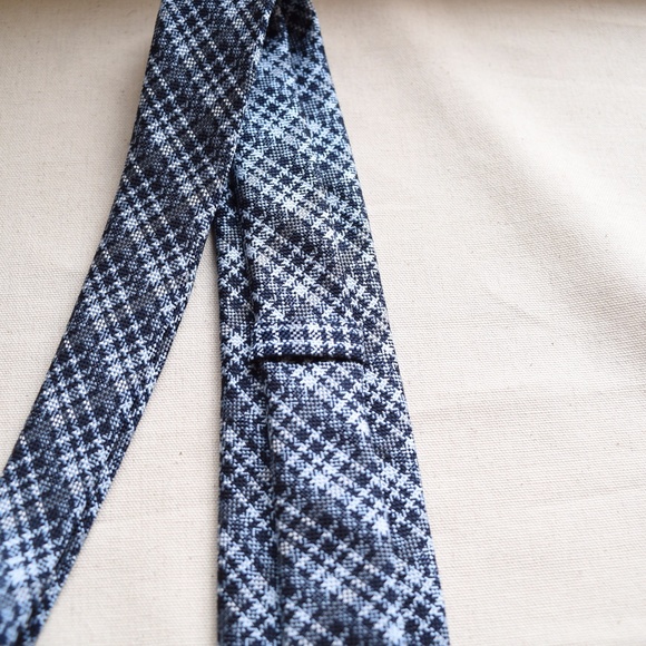 Hugo Boss 100% Silk Houndstooth Tie - Picture 2 of 5